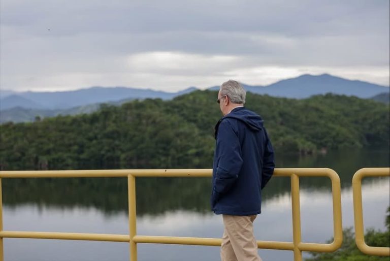 Presidente Abinader supervisa niveles de presas de Hatillo, Monción, Tavera y Rincón ante el paso del Huracán Melissa
